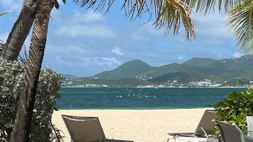 Liegestühle, Strandtücher