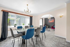 Dining - Lovely Greater MCR Family Home by City SuperHost (Greater Manchester)