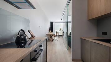 City Apartment, City View | Private kitchen | Electric kettle