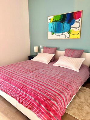 2 bedrooms, iron/ironing board, WiFi, bed sheets - ROMARIN GARES, F3 chic in a quiet area very close to Lille train stations (La Madeleine)