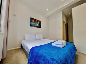 2 bedrooms, iron/ironing board, WiFi, bed sheets