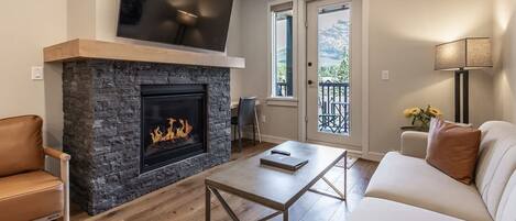 Fernseher, Kamin, Arbeitsbereiche