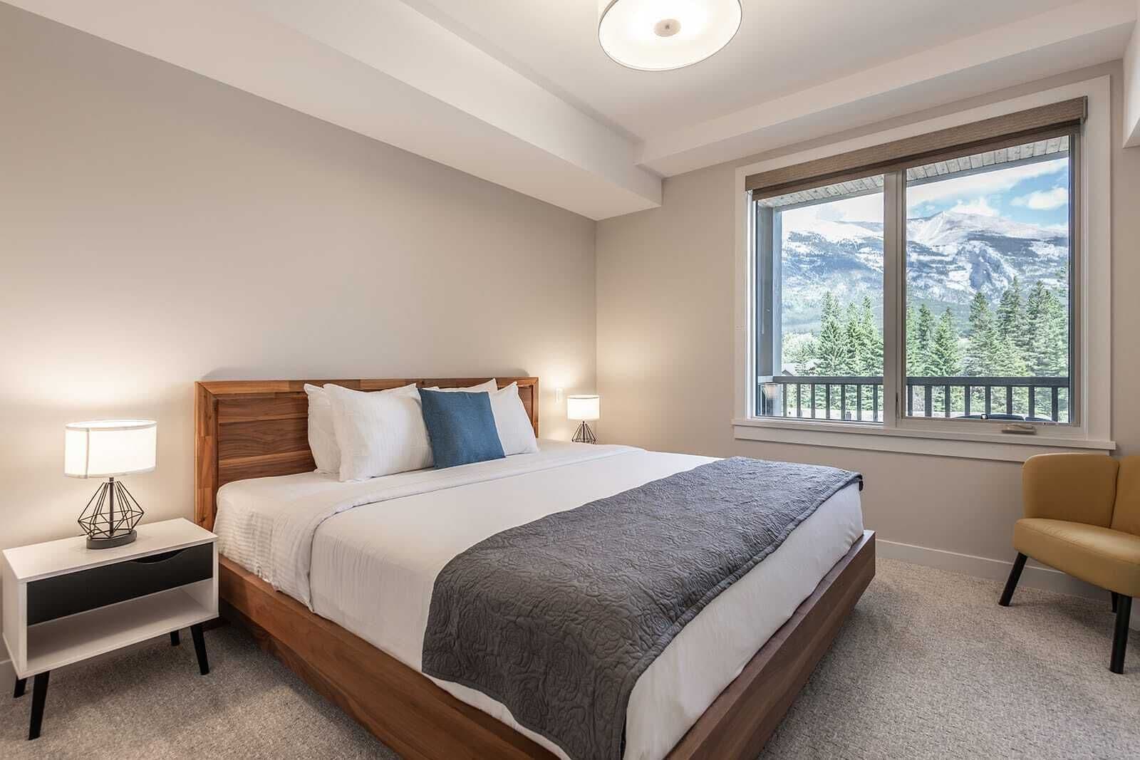 1 bedroom, desk, WiFi, bed sheets