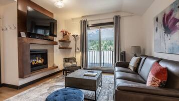 Fernseher, Kamin, Arbeitsbereiche