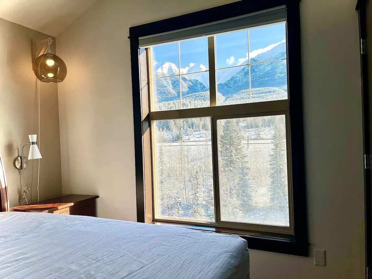 1 bedroom, desk, WiFi, bed sheets