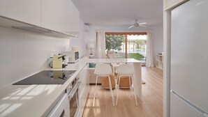 Coffee/tea maker, fridge, microwave, oven - Timon Suites San Agustin II (Maspalomas)