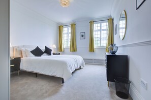 4 quartos, ferros/tábuas de passar roupa, Wi-Fi de cortesia