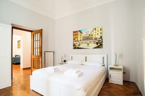 3 bedrooms, iron/ironing board, WiFi, bed sheets - Imperial House (Roma)