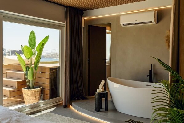 2 bedrooms, iron/ironing board, free WiFi, bed sheets - ROP | Designer Penthouse | Private Pool & Valletta Views (Sliema)