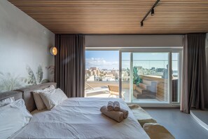 2 bedrooms, iron/ironing board, free WiFi, bed sheets - ROP | Designer Penthouse | Private Pool & Valletta Views (Sliema)