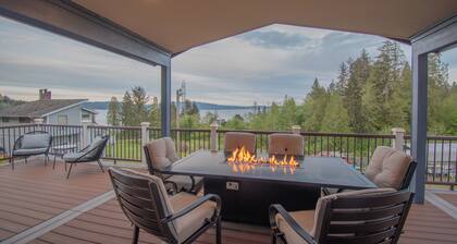 Luxury Home Retreat-Sweeping Views + Large Hot Tub