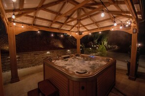 Indoor spa tub
