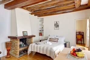 1 bedroom, desk, iron/ironing board, free WiFi