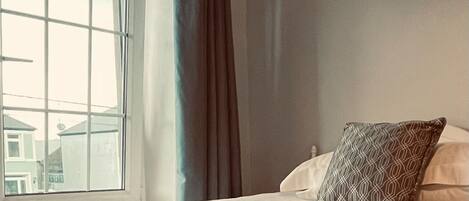 2 chambres, fer et planche à repasser, Wi-Fi gratuit, draps fournis