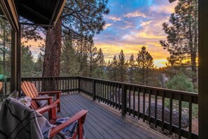 Property grounds - The Alpine Vista | Pets | Couples | Golf | Nakoma (Portola)