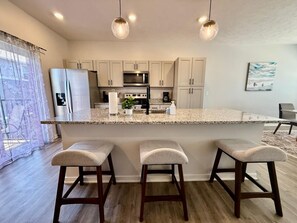 冰箱、微波炉、烤箱、炉灶