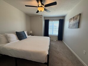 3 dormitoris, planxa i posts de planxar, wifi i roba de llit 