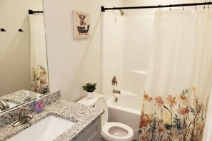 Ducha, secador de pelo, toallas