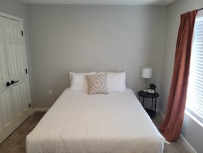 3 bedrooms, iron/ironing board, WiFi, bed sheets