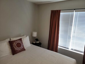 3 chambres, fer et planche à repasser, Wi-Fi, draps fournis