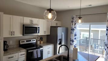 Frigorífic, microones, forn i placa de cuina