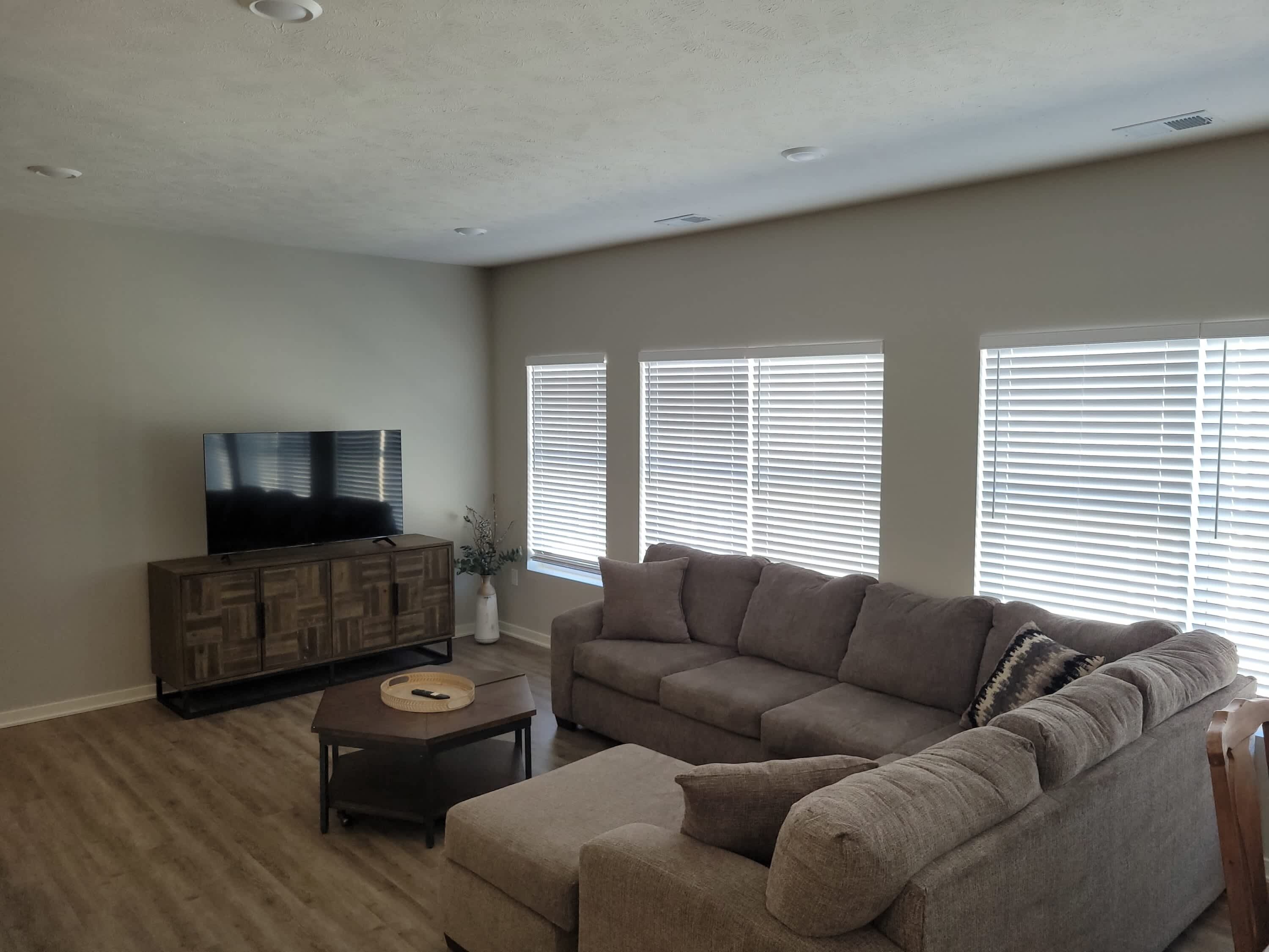 Stylish Family Townhome With Relaxing Deck Views - Omaha, NE