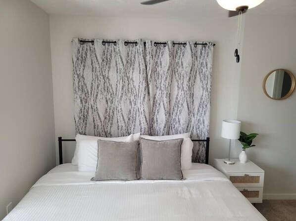 Master Bedroom with Mid Century Modern Feel, Walk In Closet and Full Bathroom attached - Modern Omaha Getaway with Private Deck & Free Parking (Omaha)