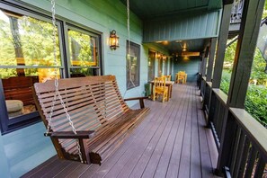 Outdoor dining - Aska Lodge - Family Time (Blue Ridge)
