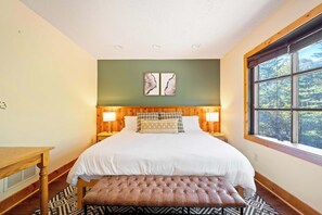 8 habitaciones, tabla de planchar con plancha, wifi y ropa de cama 