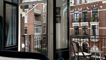 4 bedrooms, desk, iron/ironing board, travel crib