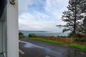 Property grounds - Navigate Stays: Waterfront w/ Bay Views & More (Tillamook)