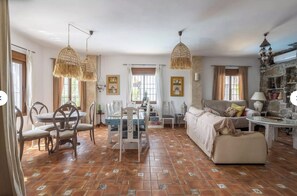 Smart TV, fireplace, DVD player, table tennis - Finca Padre Sol (Sayalonga)