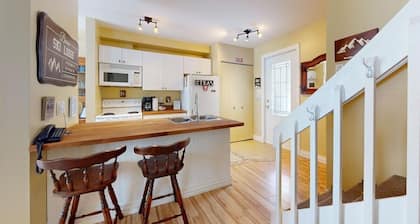 P-17: 3-bedroom condo for 8 people