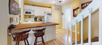 P-17: 3-bedroom condo for 8 people
