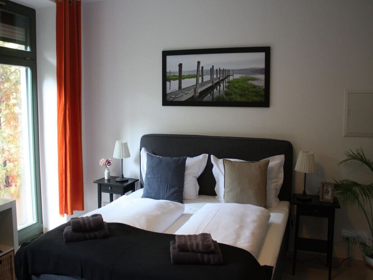 1 bedroom, desk, travel crib, WiFi (free)