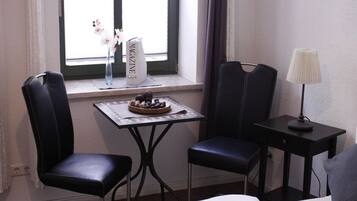 1 bedroom, desk, travel cot, free WiFi