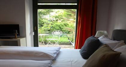 Apartment-Ensuite with Shower-Terrace near Bayerischer