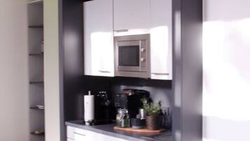 Frigorifero, microonde, macchina per tè/caffè, tostapane