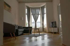 TV - Apartment-Superior-Ensuite (Leipzig)