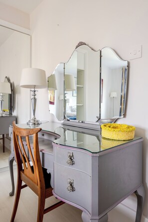 Tranquil Haven: Luxury Double Room | Premium bedding, down comforters, memory foam beds - Wavertree Hotel (London)
