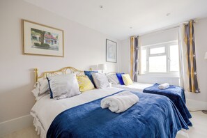 Tranquil Haven: Luxury Double Room | Premium bedding, down comforters, memory foam beds - Wavertree House (London)