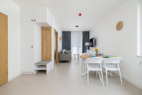 Komfortable Wohnung in Dąbki | Balkon, Parkplatz, Nähe zum Meer