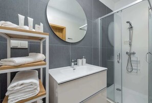 Shower, hair dryer, towels, shampoo