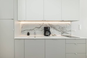 Refrigerador, microondas, parrilla de estufa y lavavajillas 