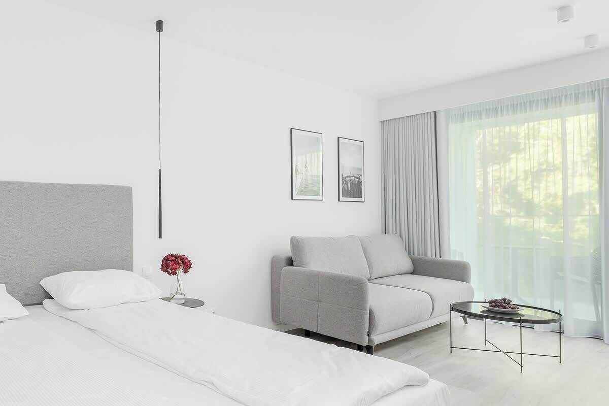 Iron/ironing board, travel cot, WiFi, bed sheets