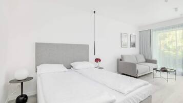Ferros/tábuas de passar roupa, berço de viagem, Wi-Fi, roupa de cama
