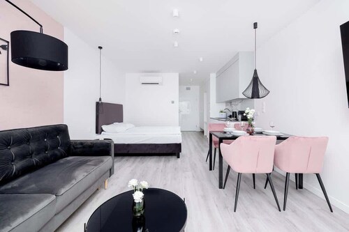 Modern Studio | Parking | Close to the Beach and Lake