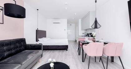 Modern Studio | Parking | Close to the Beach and Lake
