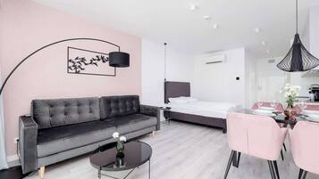 TV, studio