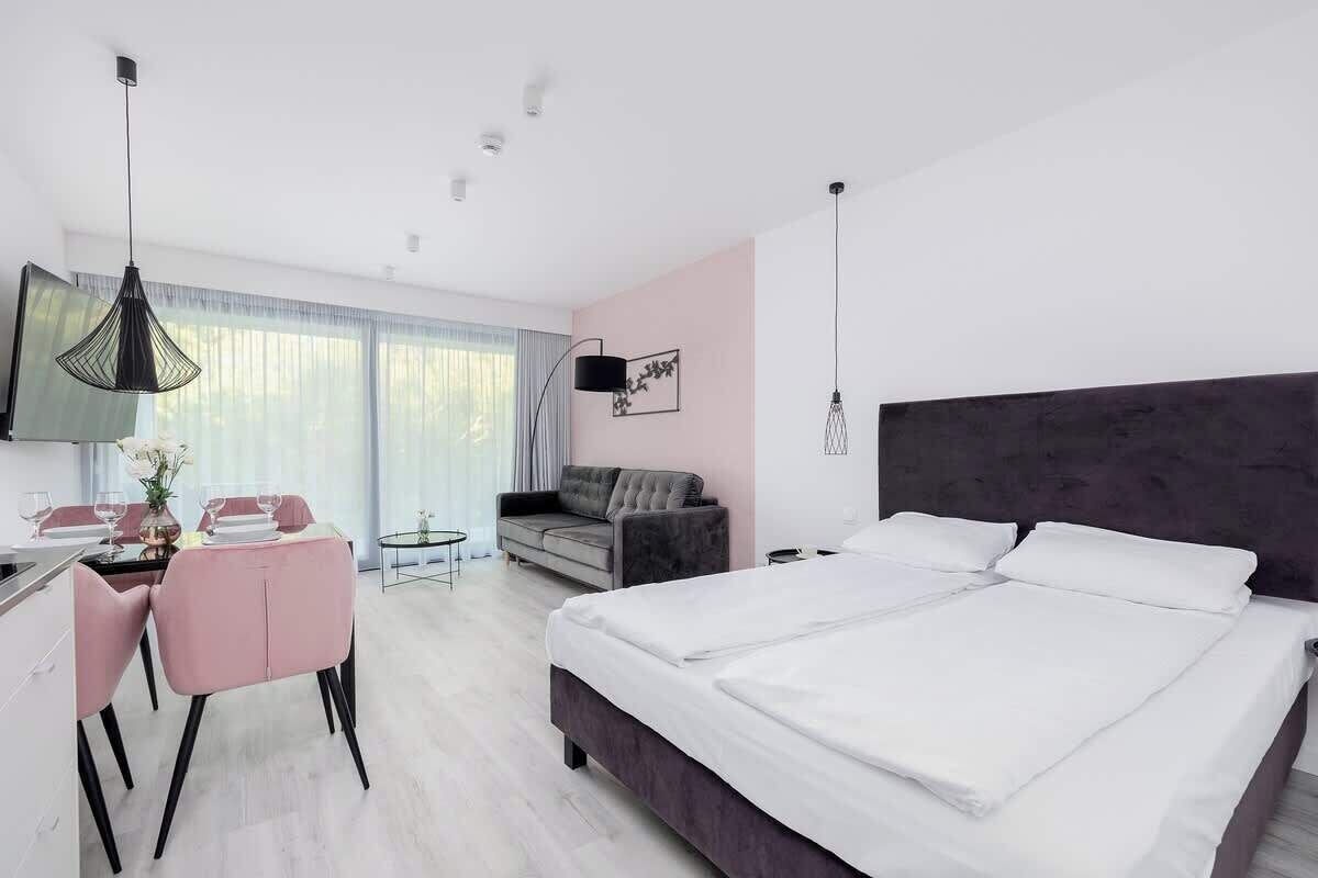 Iron/ironing board, travel cot, WiFi, bed sheets